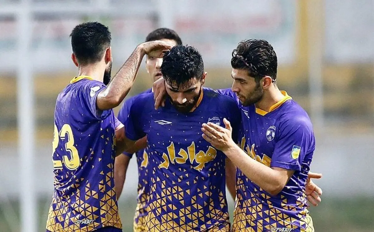 واکنش کنایه‌آمیز هواداران پرسپولیس در فولاد آره‌نا