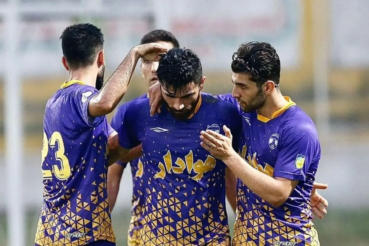 واکنش کنایهآمیز هواداران پرسپولیس در فولاد آرهنا