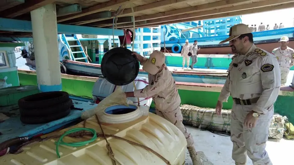 توقیف لنج حامل ۸۰ هزار لیتر سوخت قاچاق در کیش