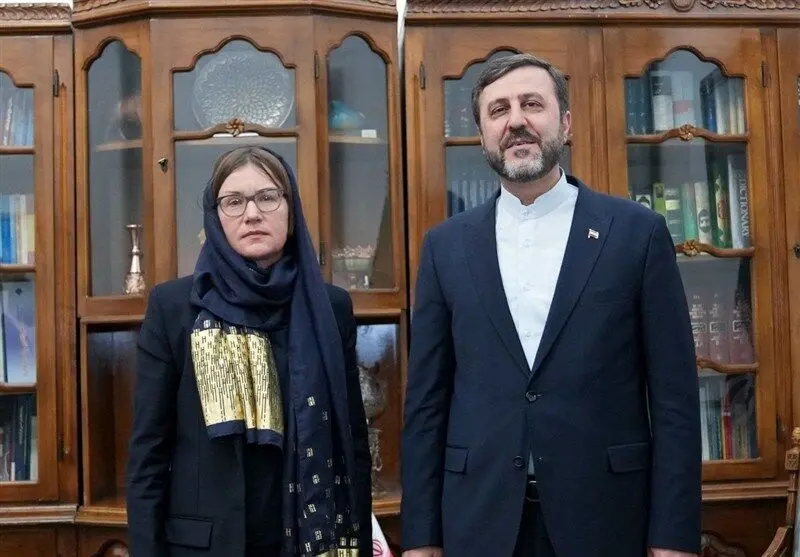 گفتگوی غریب‌آبادی و رئیس کمیته بین‌المللی صلیب سرخ