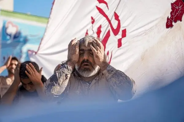 تصاویر؛ گِل‌مالی خرم‌آبادی‌ها در سوگ فاطمی