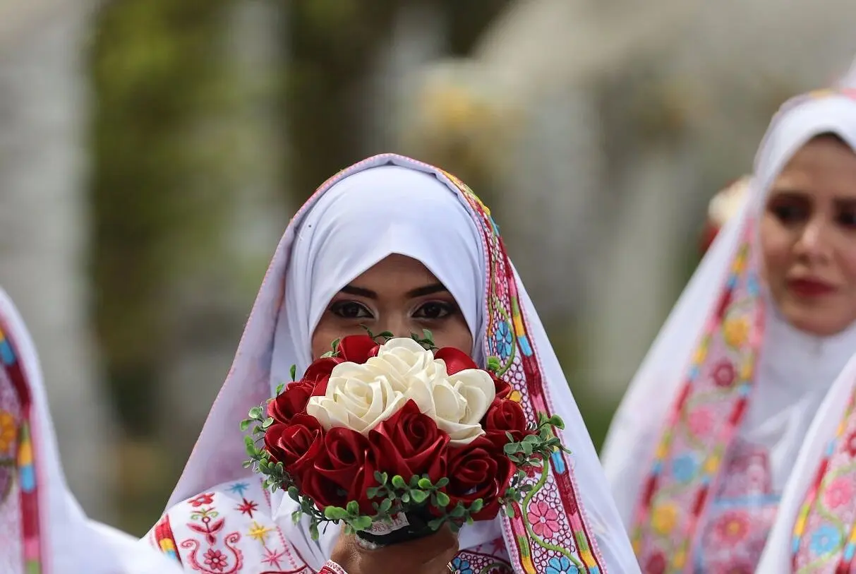عروسی عجیب در غزه؛ رقص داماد روی بیل مکانیکی