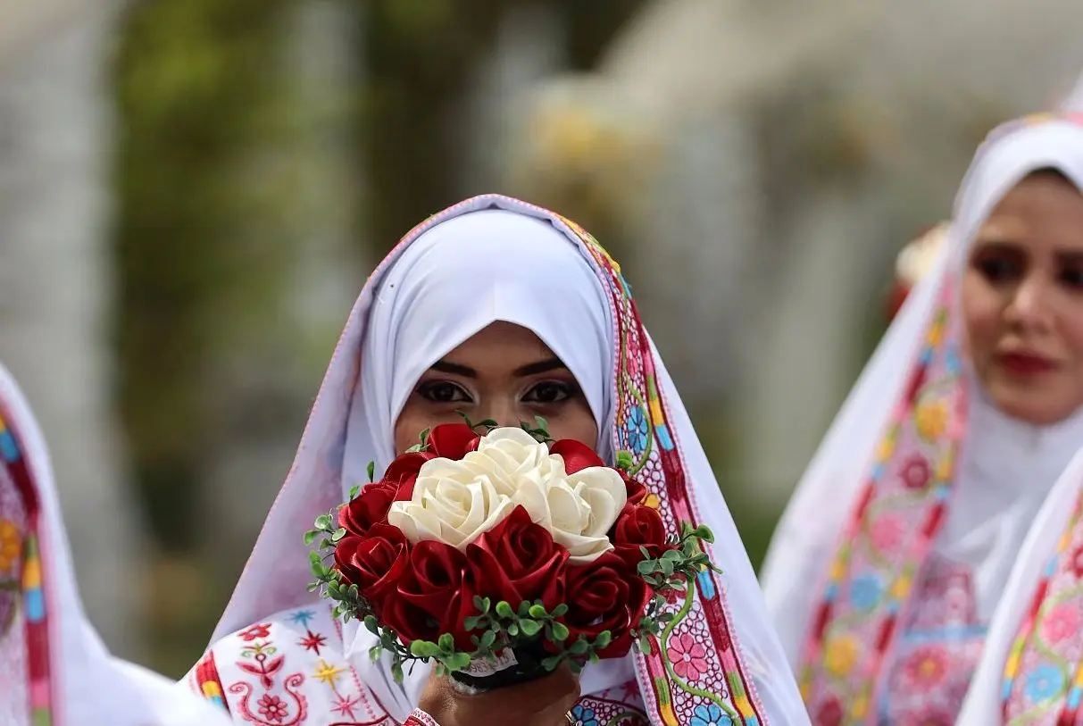 عروسی عجیب در غزه؛ رقص داماد روی بیل مکانیکی