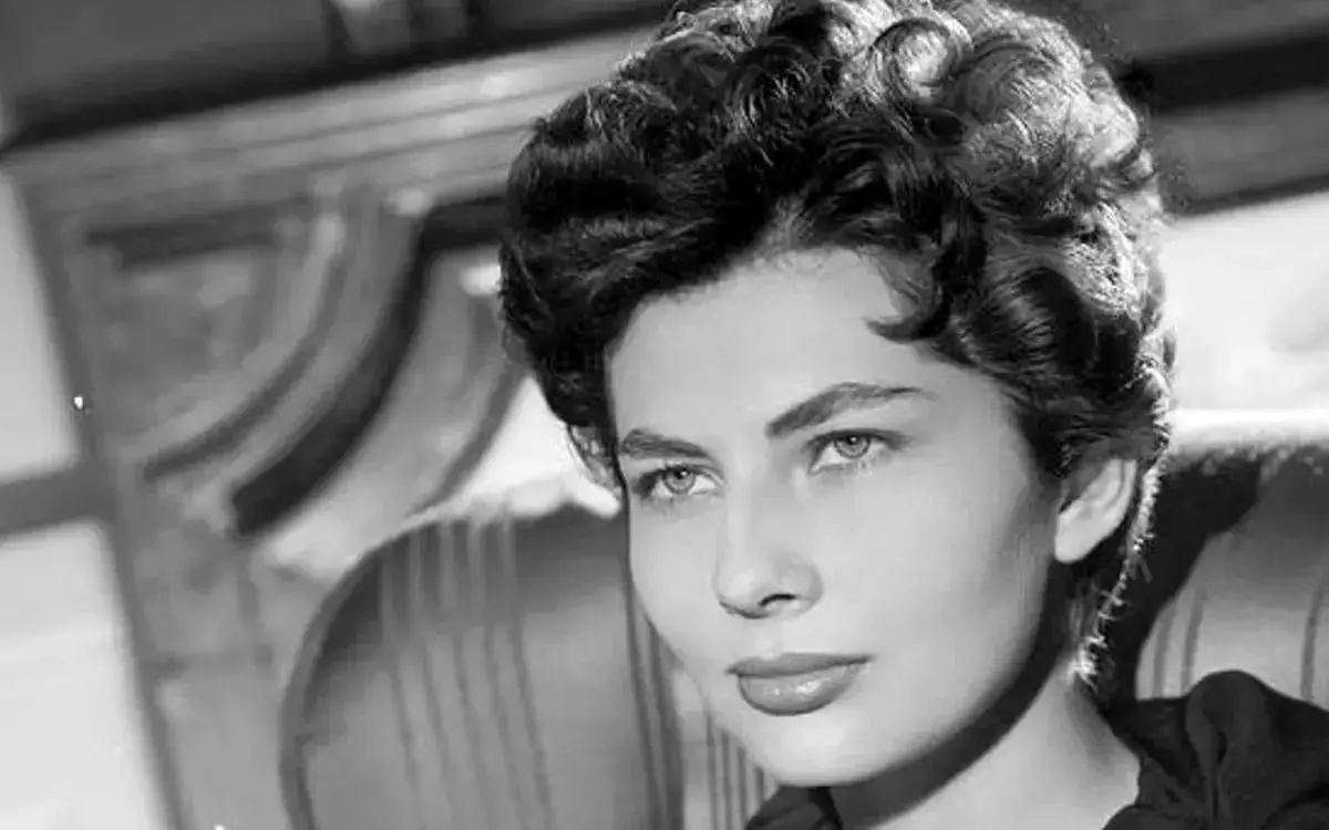 «ثریا ملکه دو رگه ایران» در کنار برادر، پدر و مادر آلمانی اش؛ دهه 20 