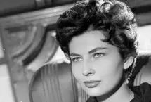 «ثریا ملکه دو رگه ایران» در کنار برادر، پدر و مادر آلمانی اش؛ دهه 20 