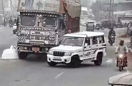 مرگ دلخراش راننده شاسی‌بلند هندی