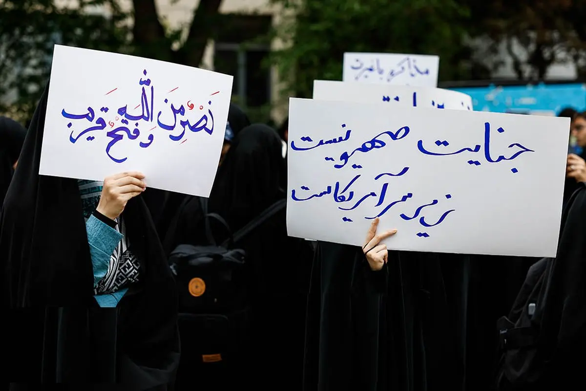 تصاویر؛ گرامیداشت شهید یمنی در امیرکبیر با دست‌نوشته‌هایی علیه مذاکره