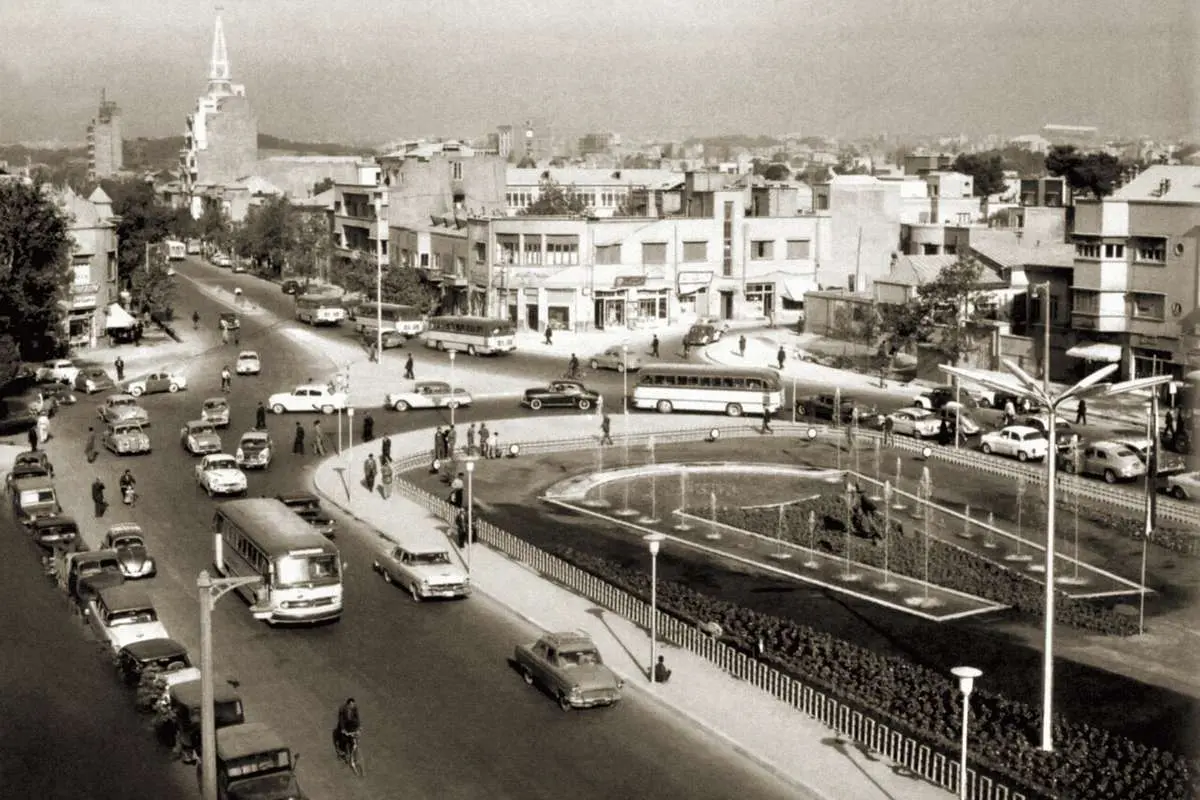 تصویر؛ ۱۳۱۱؛ پادشاه در خیابانهای تهران