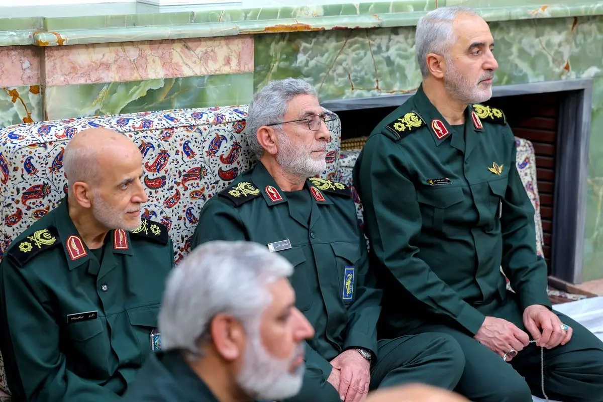 تصاویر؛ دیدار صمیمی ارتشی‌ها و سپاهی‌ها با فرمانده کل قوا