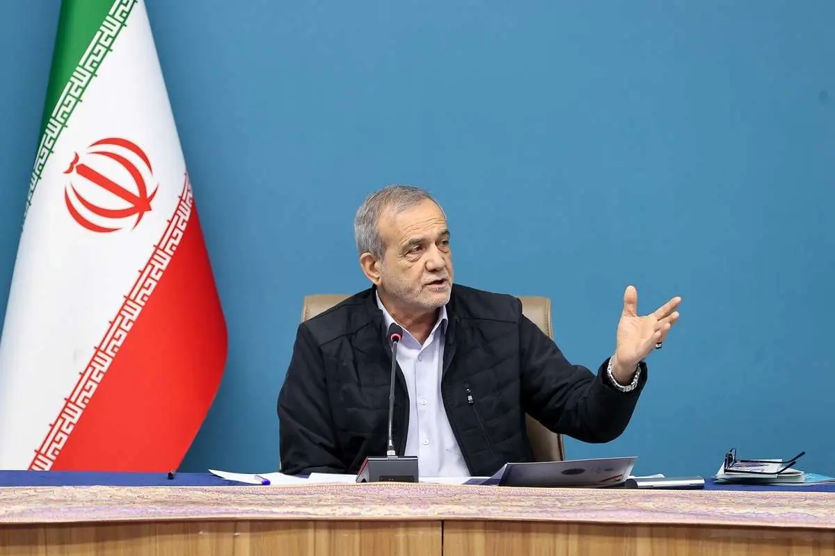 ببینید؛ پزشکیان: هرکس میتواند مشکلات مردم را حل کند، این گوی و این میدان