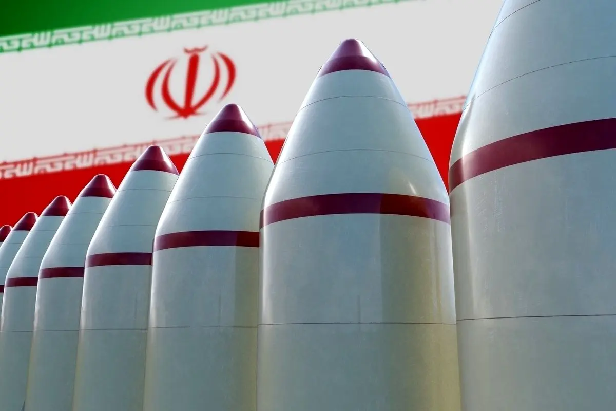 کیهان: یکی دو بمب اتم هم بسازیم، در مقابل بمب‌های آن‌ها چیزی نیست؛ آمریکا دنبال به...