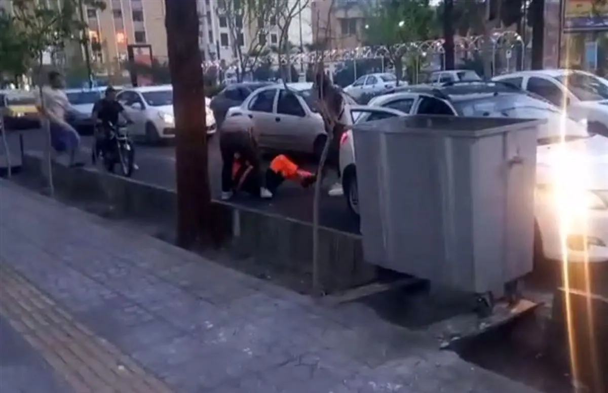 بینید؛ ضرب‌و‌شتم یک پاکبان در سمنان