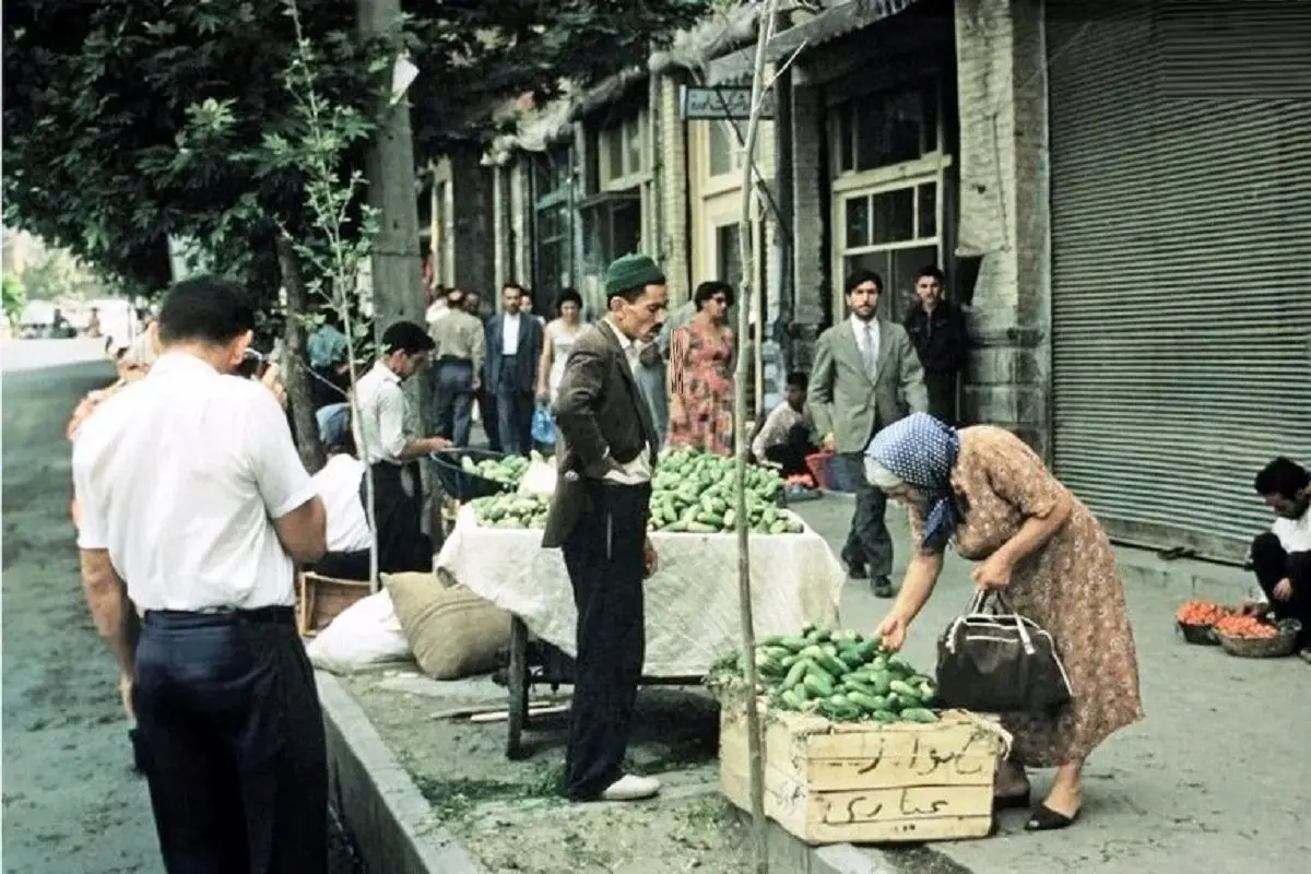 تصویر؛ میدان میوه و تره‌بار تهران در ۵۰ سال پیش