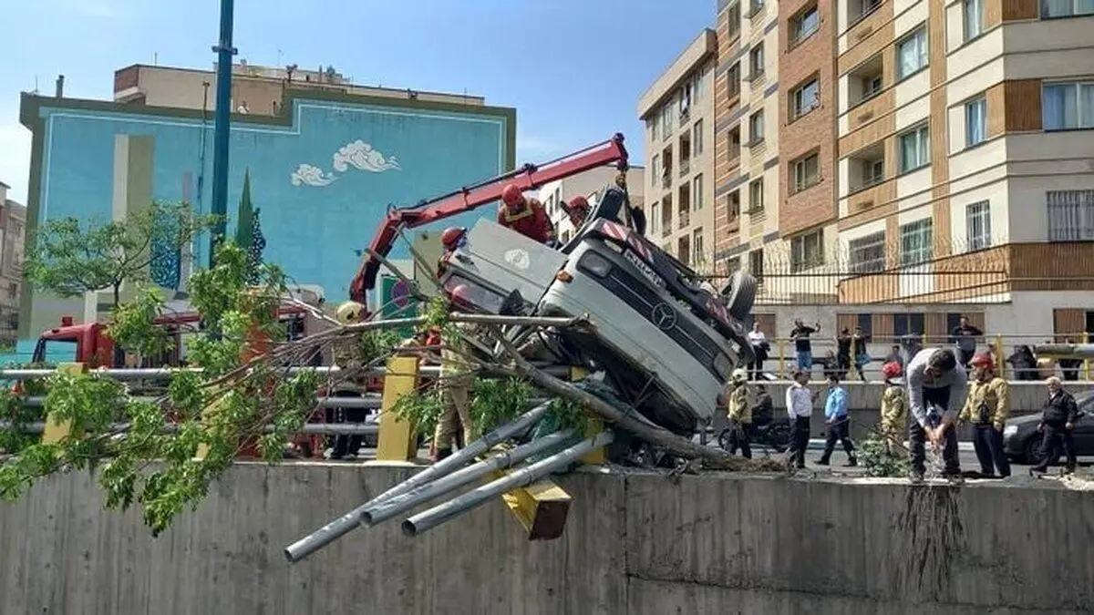 ببینید؛ واژگونی مرگبار خاور حامل کپسول‌های گاز