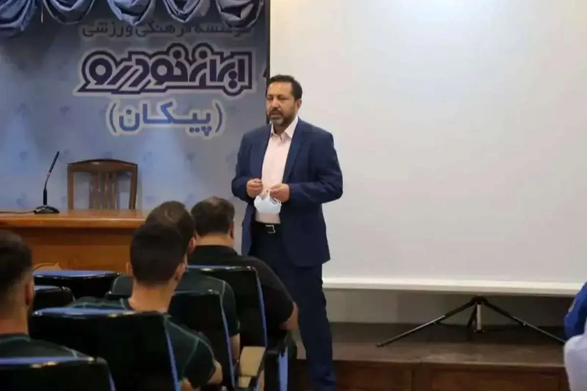 حمله مای‌پوش قدیمی به آتیلا حجازی