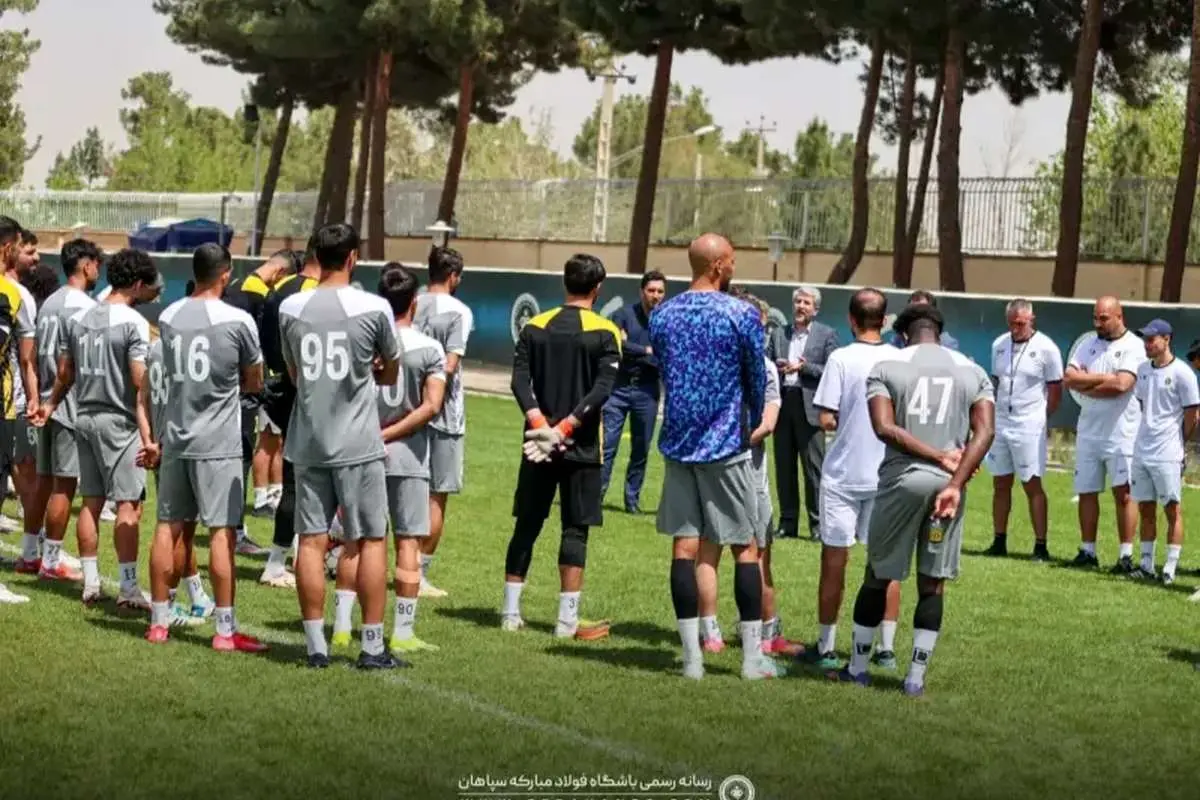 جلسه مدیران سپاهان با بازیکنان در آستانه بازی با پرسپولیس