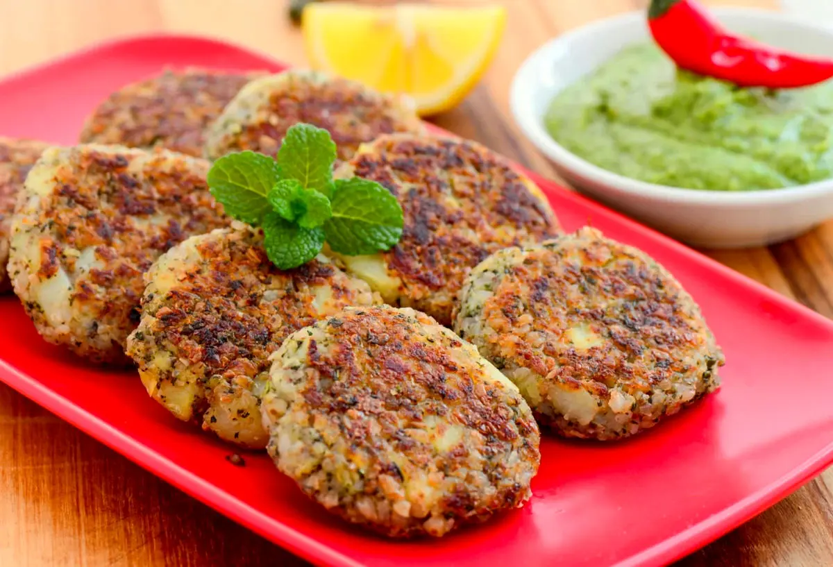 طرز تهیه کوکو سوسیس؛ شام فوری و خوشمزه
