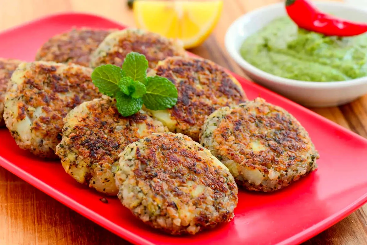 طرز تهیه کوکو سوسیس؛ شام فوری و خوشمزه