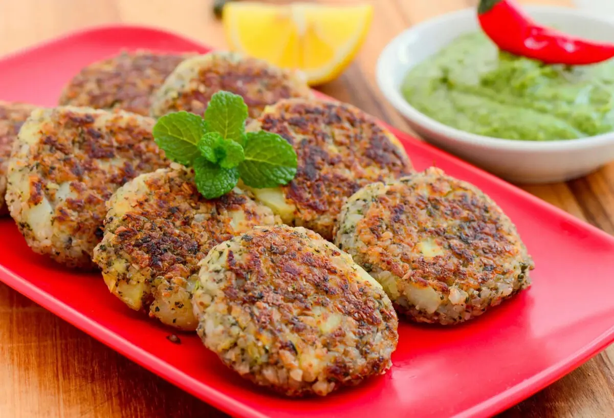 طرز تهیه کوکو سوسیس؛ شام فوری و خوشمزه