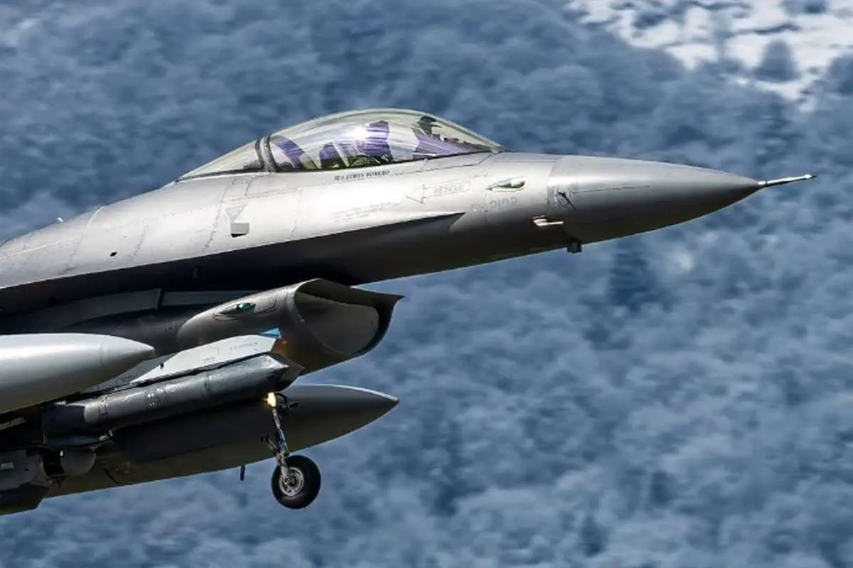 عکاسی نزدیک از جنگندههای F-16 در آویانو