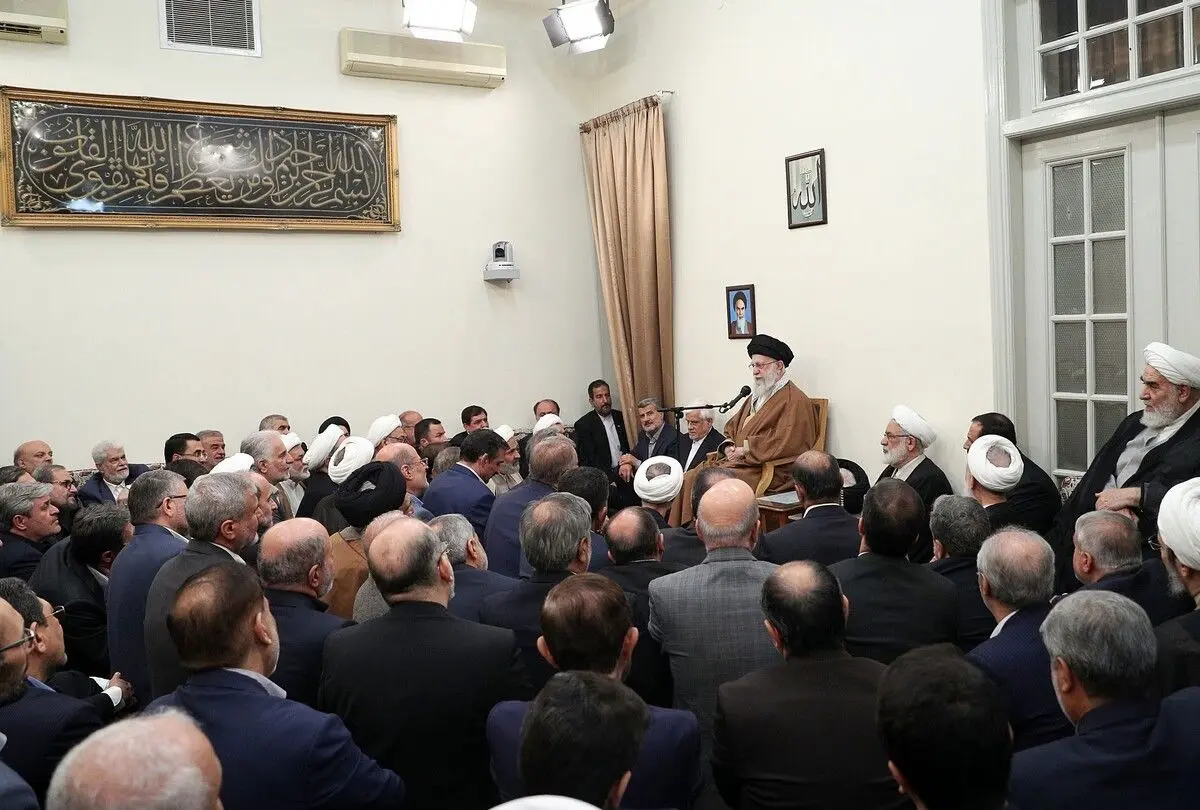 مسائل کشور را به گفت‌وگوها گره نزنیم؛ به طرف مقابل خیلی بدبین هستیم