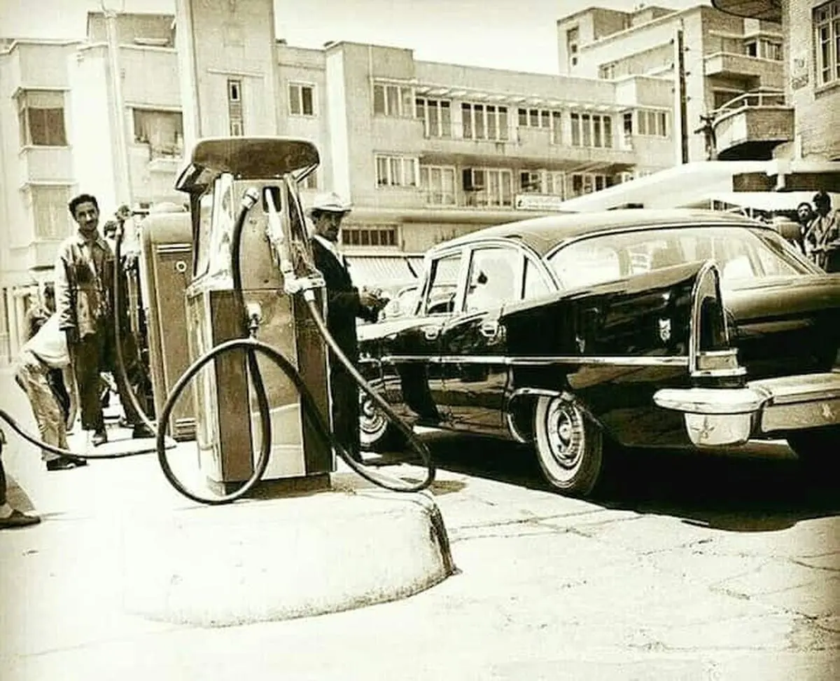 تصویر؛ پمپ بنزین بهارستان در تهران سال ۱۳۲۸