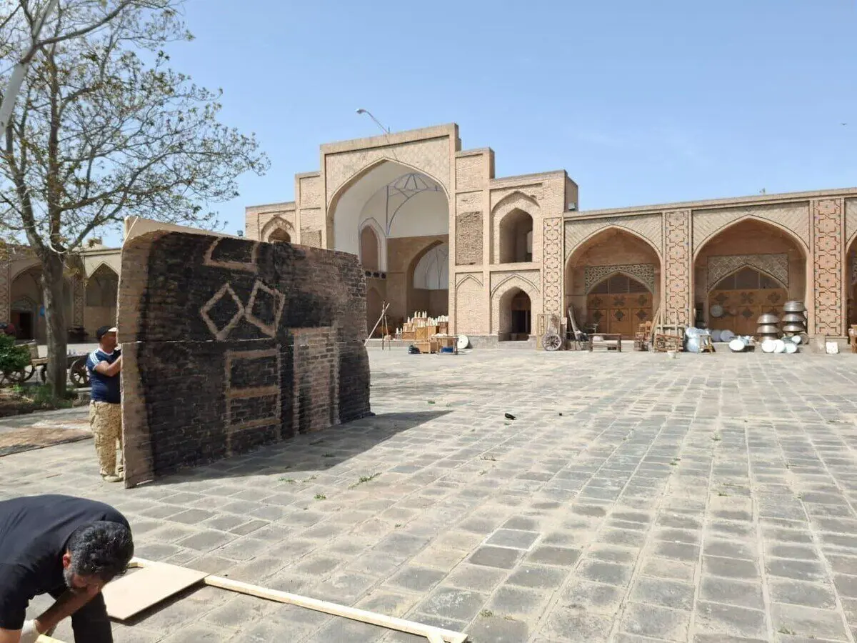 تصاویر؛ پاسخ سازندگان سریال «بامداد خمار» به شایعه آسیب به مسجد تاریخی قزوین