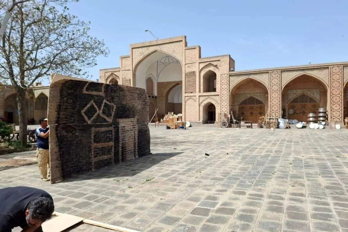 تصاویر؛ پاسخ سازندگان سریال «بامداد خمار» به شایعه آسیب به مسجد تاریخی قزوین