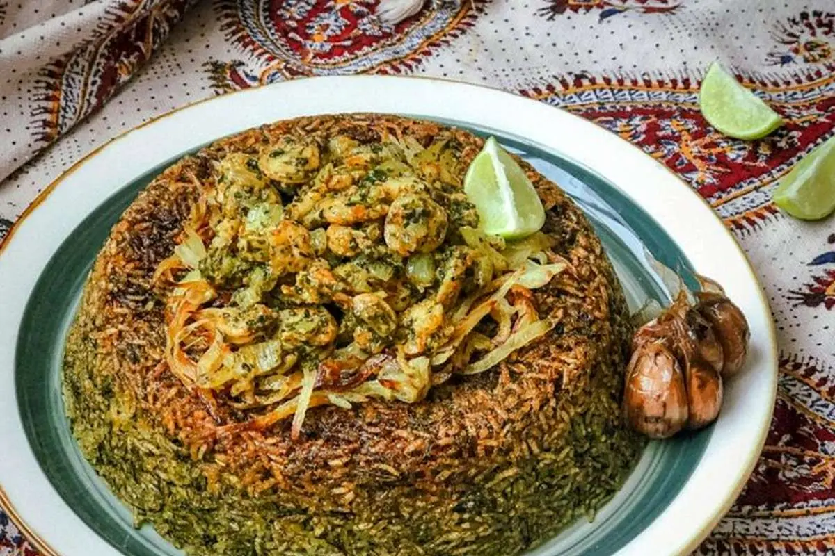ته‌انداز مرغ با سس پستو؛ پلو مخلوط با طعم ویژه