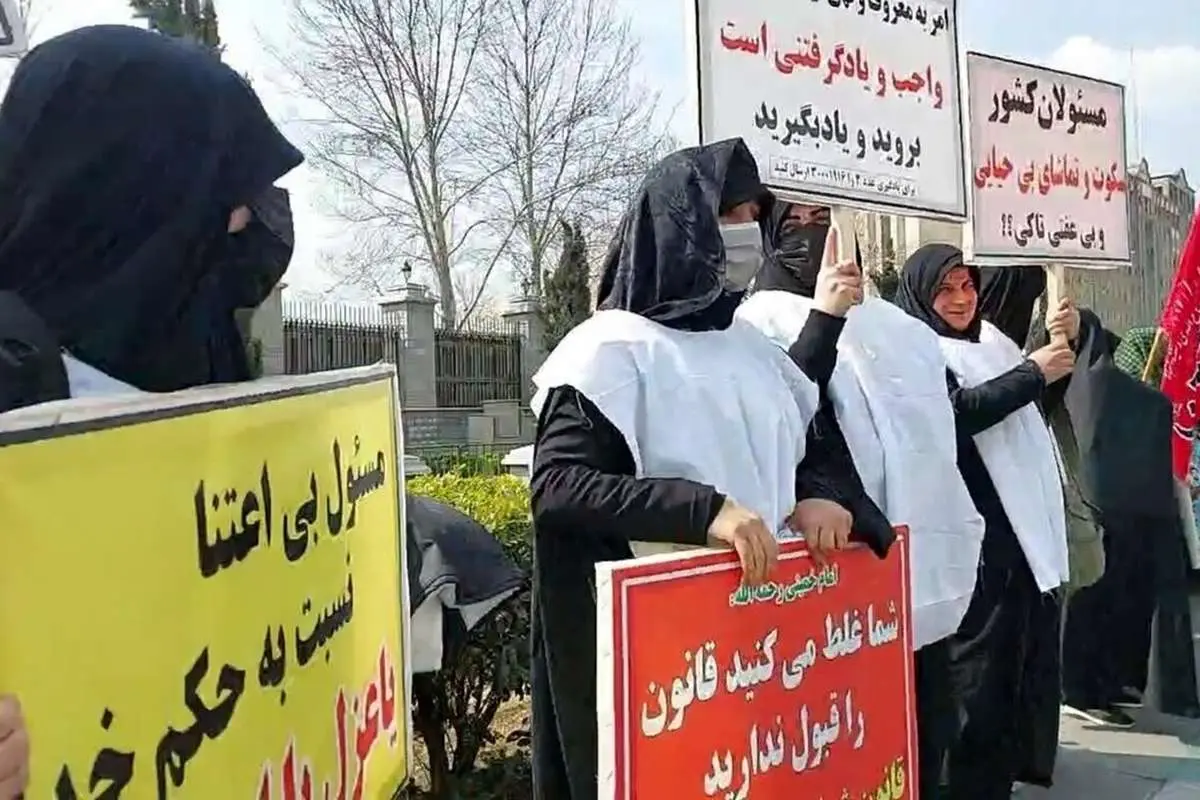 ببینید؛ یک آمر به معروف: ما میخواهیم از «جمهوری اسلامی» بشویم «حکومت اسلامی»