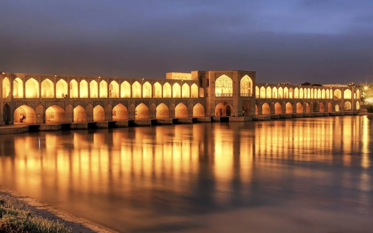 ببینید؛ یکی از قسمت‌های عجیب پل خواجو که نمی‌دانستید