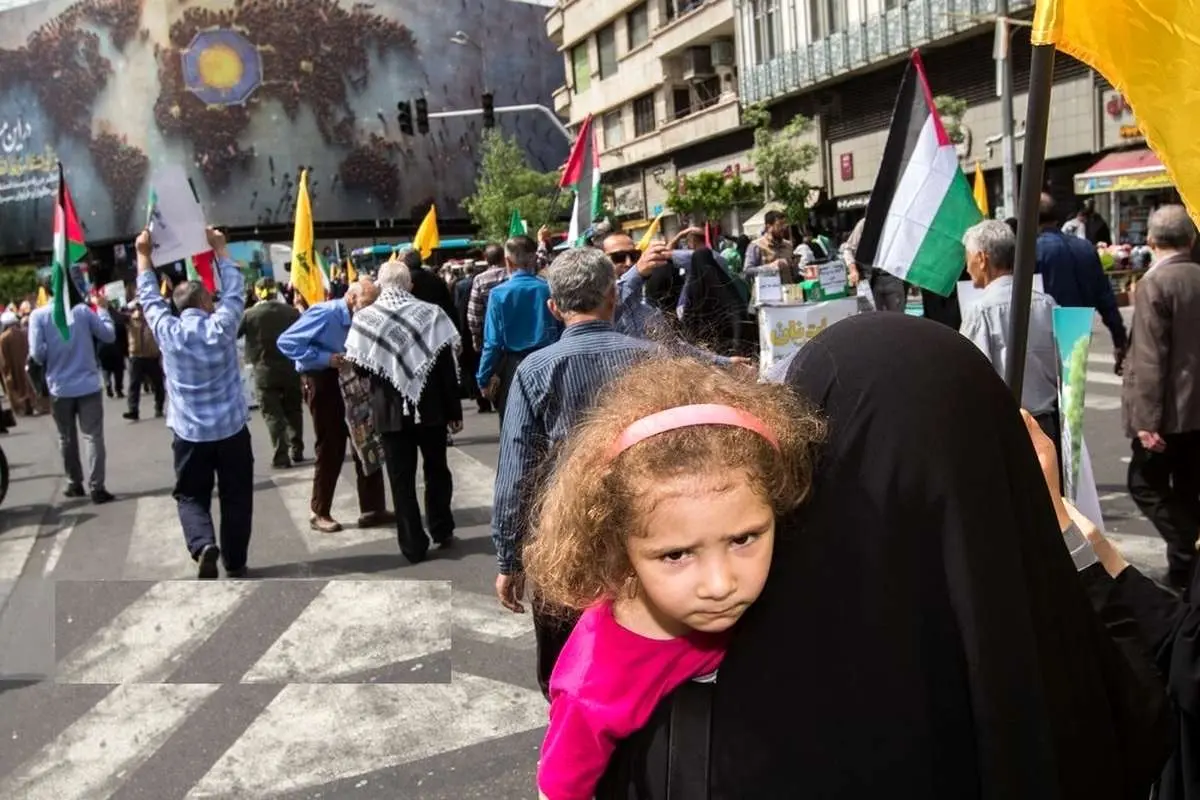 تصاویر؛ نمازگزاران تهرانی خشم خود از آمریکا و اسرائیل را نشان دادند
