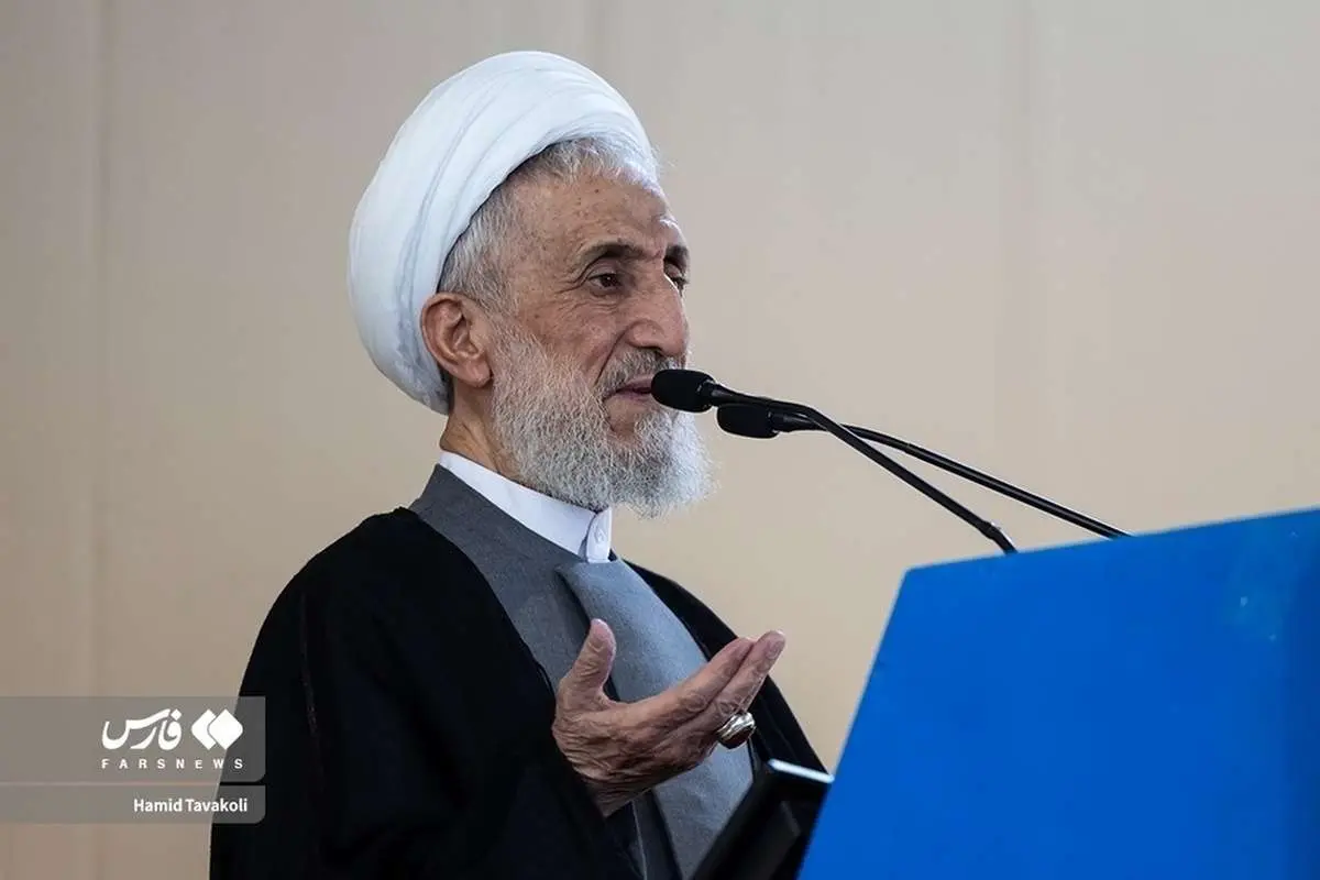عکس؛ کاظم صدیقی دست به اسلحه
