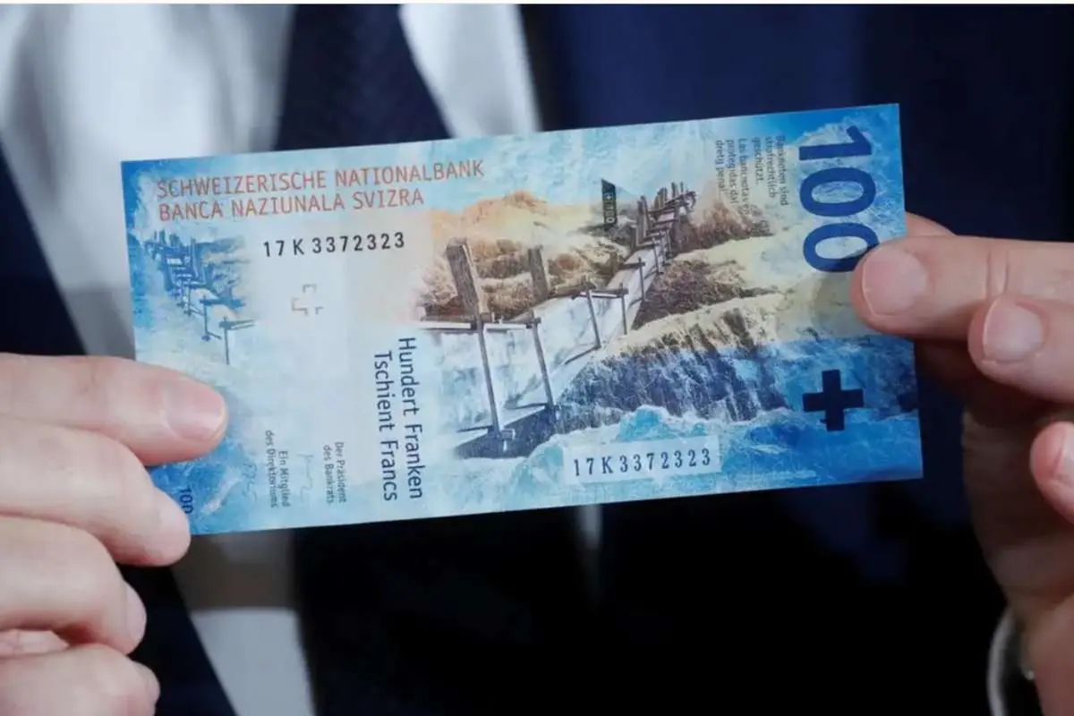 سقوط دلار در برابر یورو و فرانک سوئیس