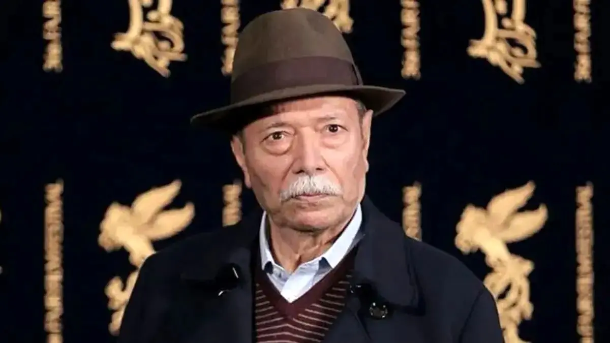 ببینید؛ سخنان بغض‌آلود استاد علی نصیریان در جمع دانشجویان