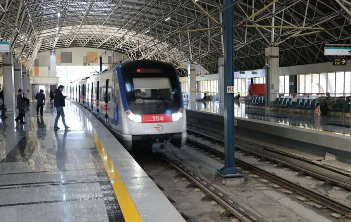 حادثه در خط پنج مترو تهران؛ تخلیه مسافران در گرمدره