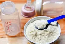 آیا شیر خشک می‌تواند بر سلامت کودک شما تأثیر بگذارد؟