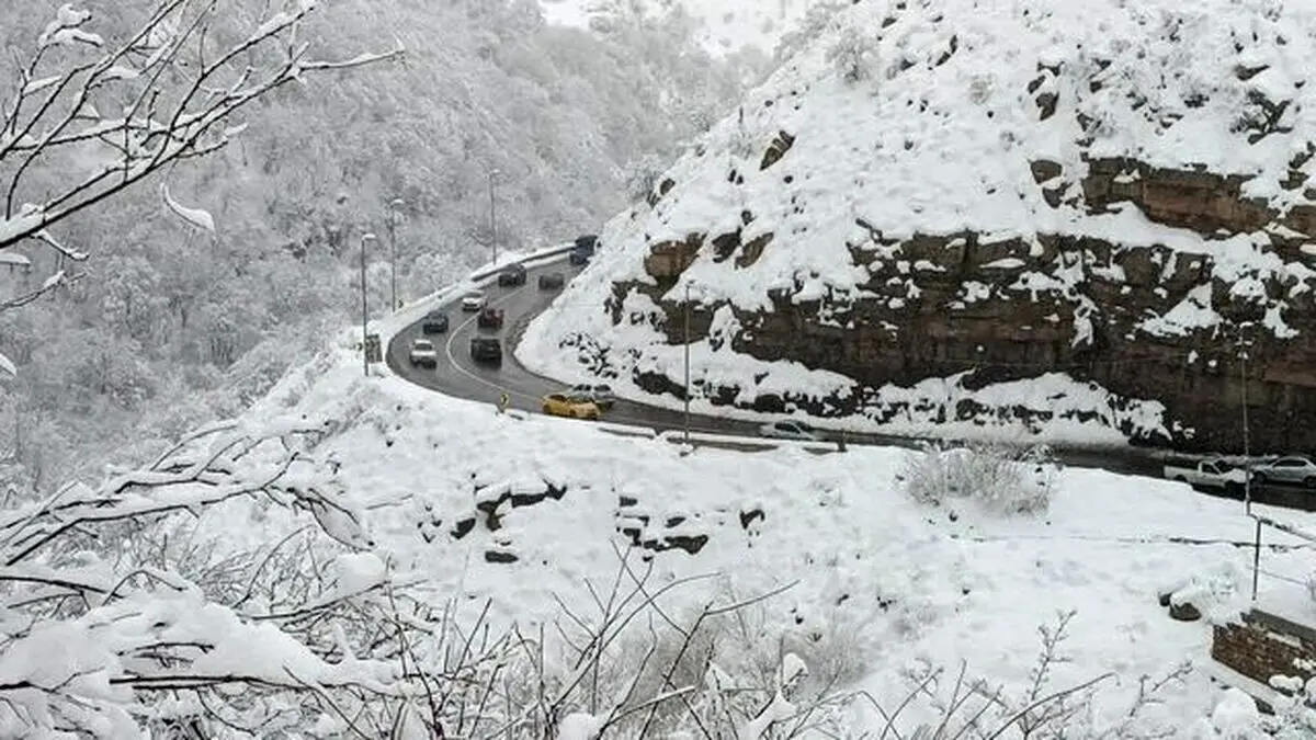 ببینید؛ تصاویری از بارش برف بهاری در چالوس