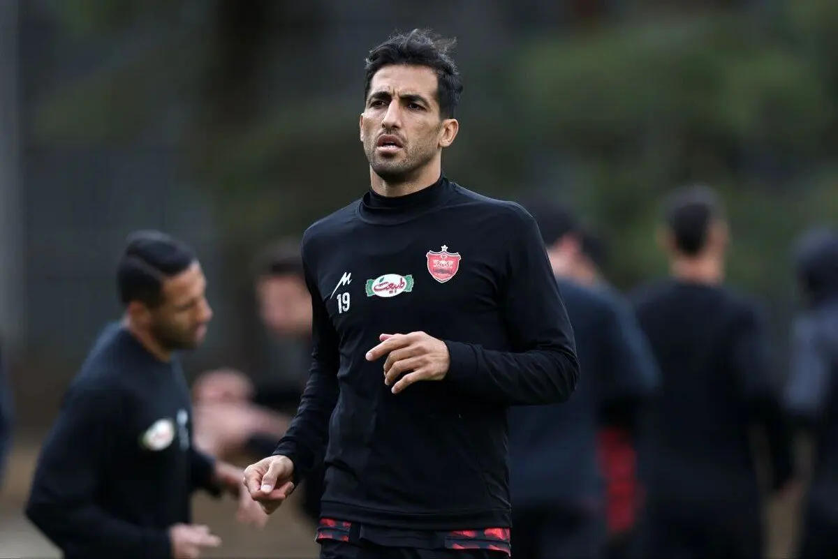 پرسپولیس با پوستری سینمایی و هجومی به استقبال سپاهان رفت