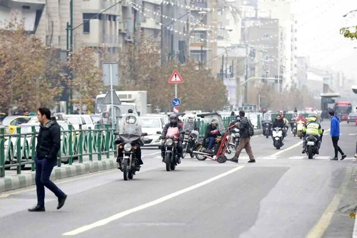 گرما و گردو خاک در انتظار تهرانی‌ها