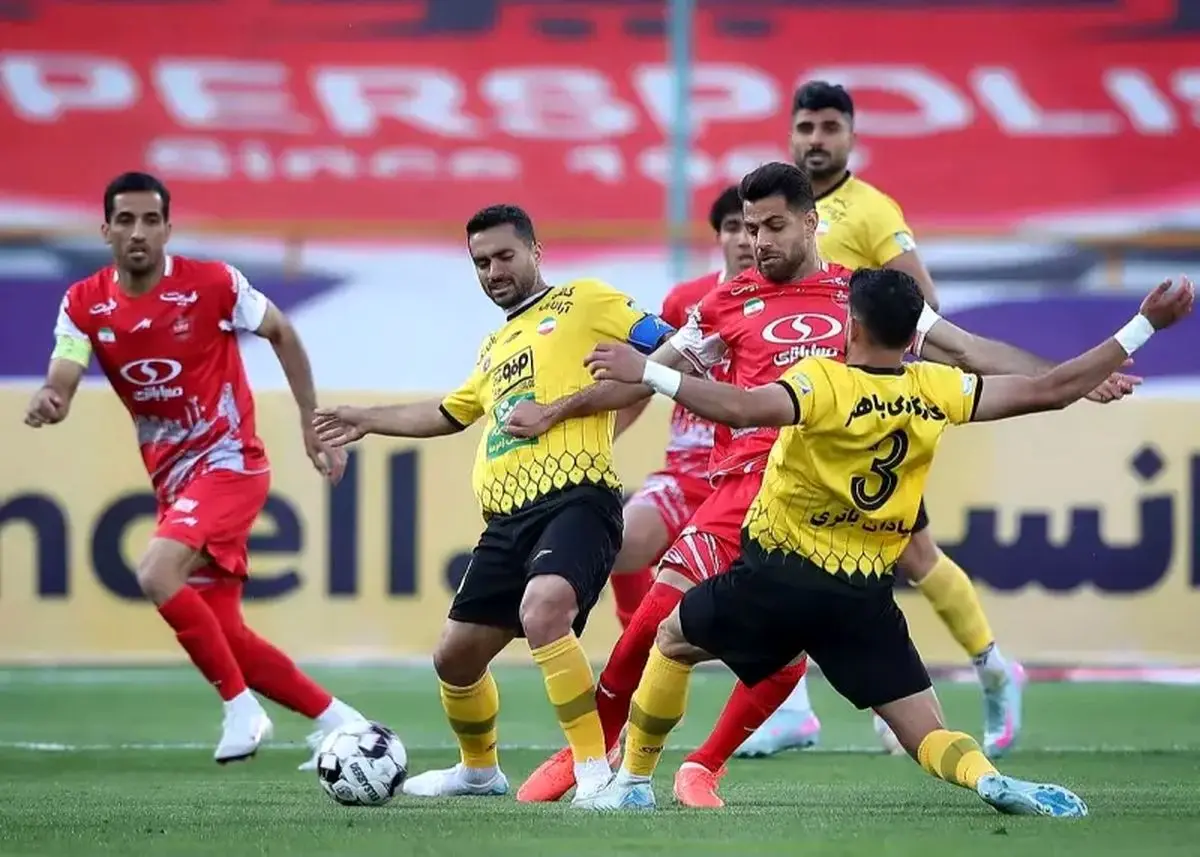 اعتراض سپاهانی‌ها به داوری قبل از پایان بازی با پرسپولیس