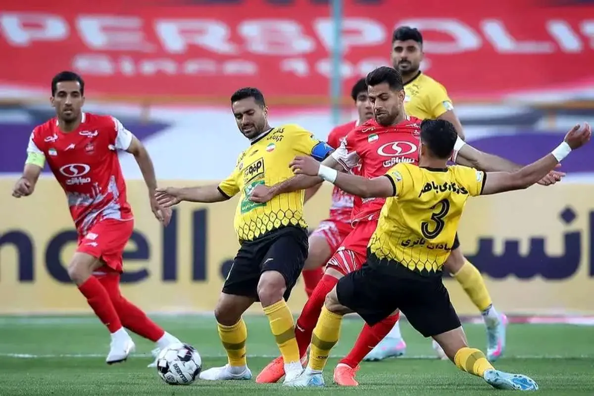 اعتراض سپاهانیها به داوری قبل از پایان بازی با پرسپولیس