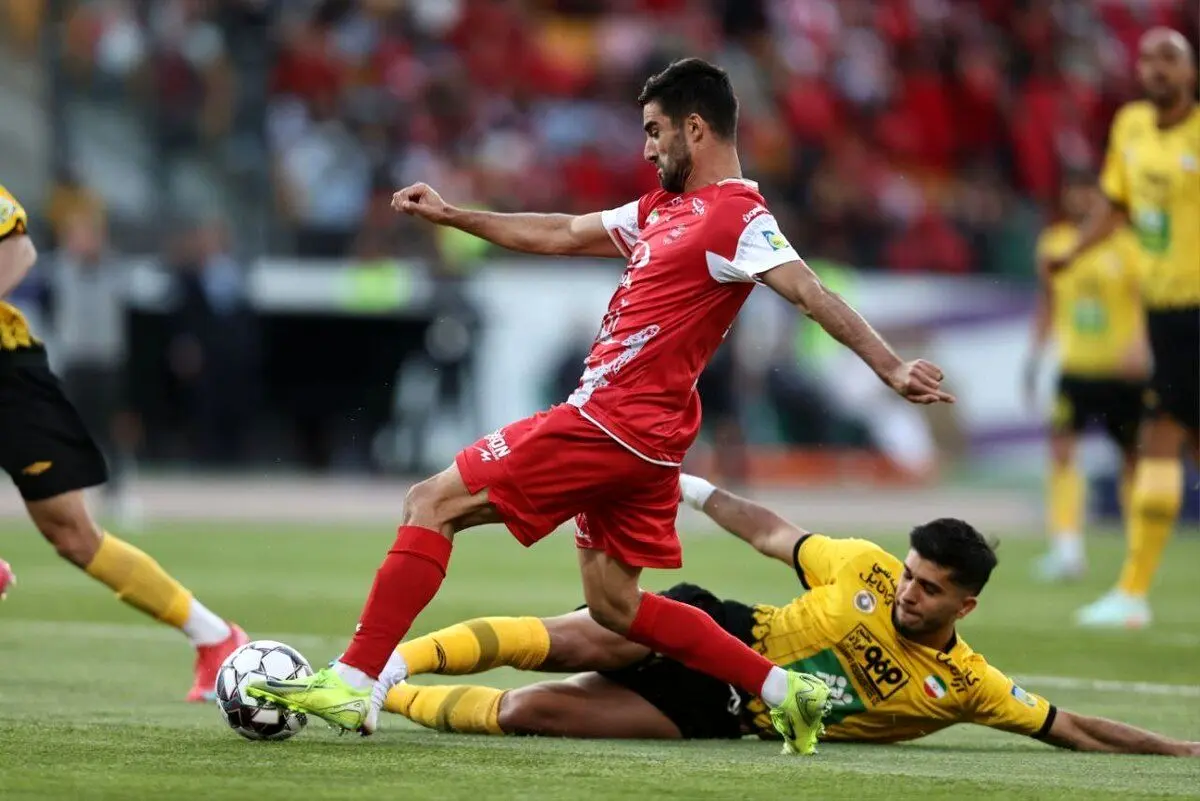 سقوط مدرسۀ پیرمرد‌ها در پرسپولیس