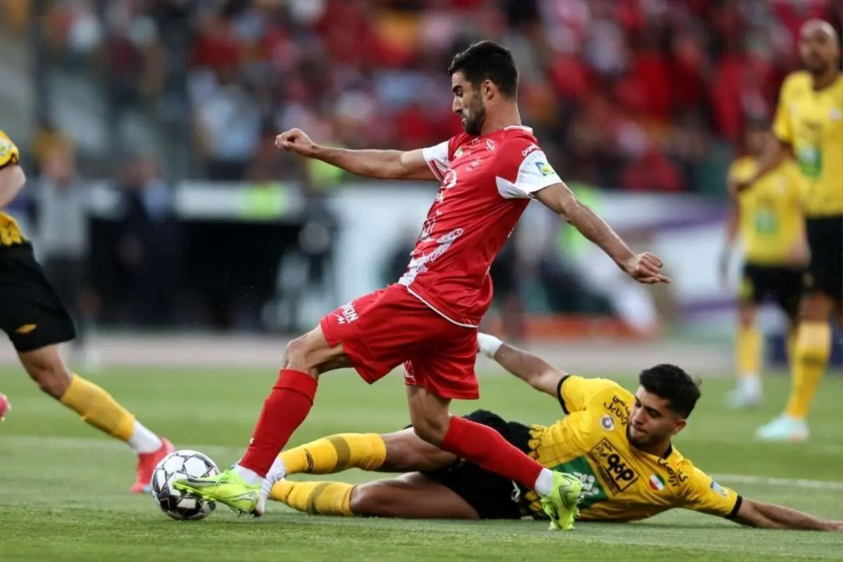 سقوط مدرسۀ پیرمردها در پرسپولیس