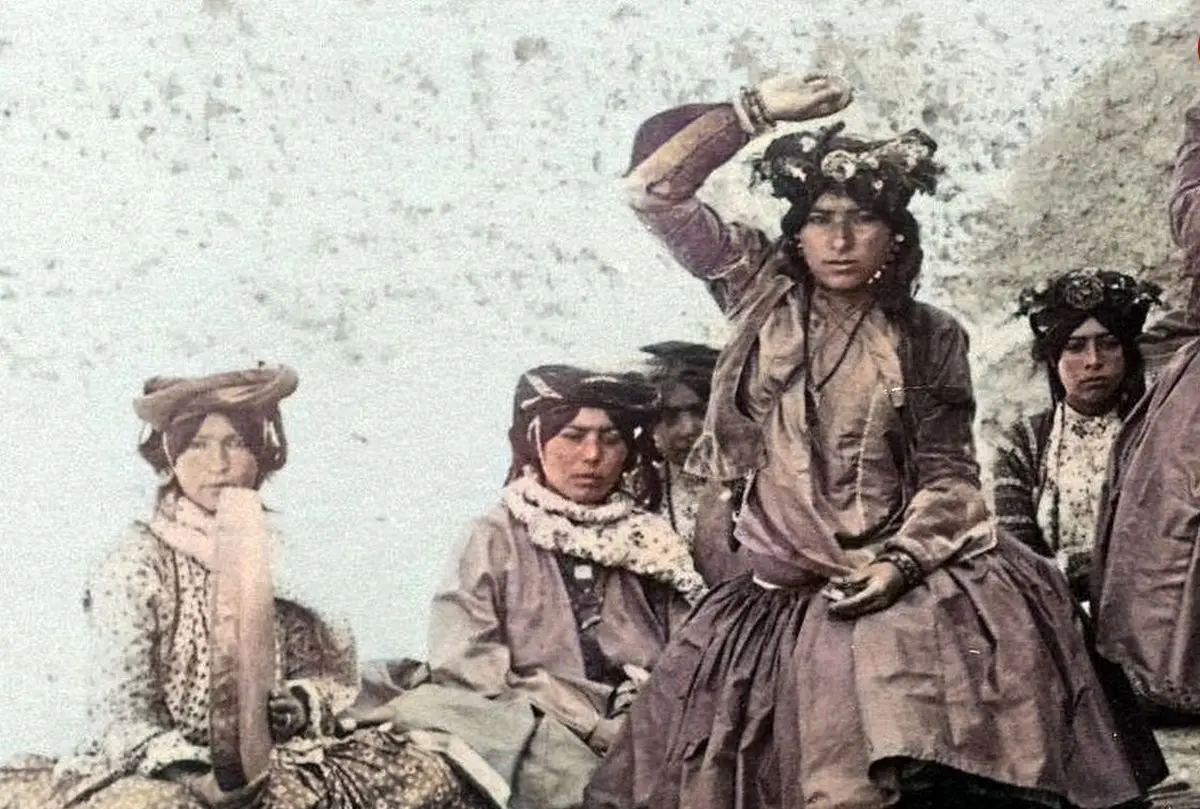 تصاویری از «رقص در روستا» تا «اسکلۀ بندر انزلی»