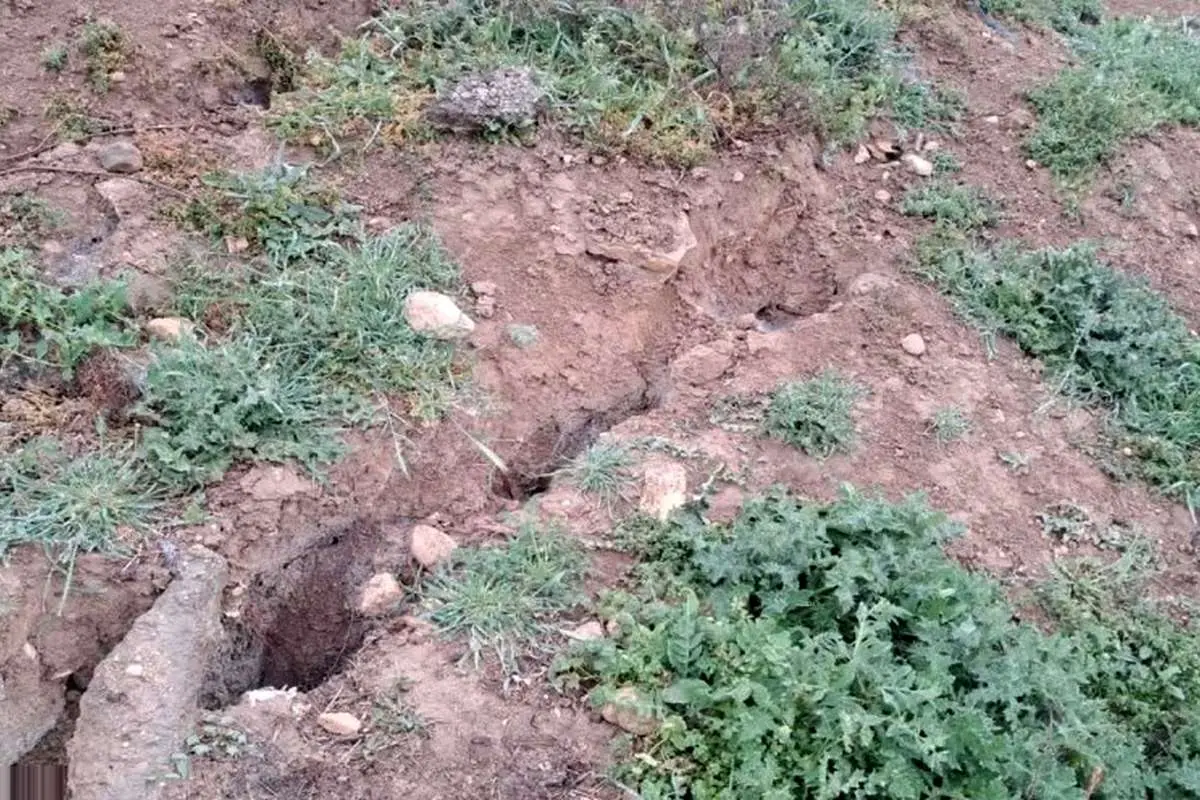 رانش وحشتناک زمین در روستای بجنورد؛ خانهها در معرض تخریب