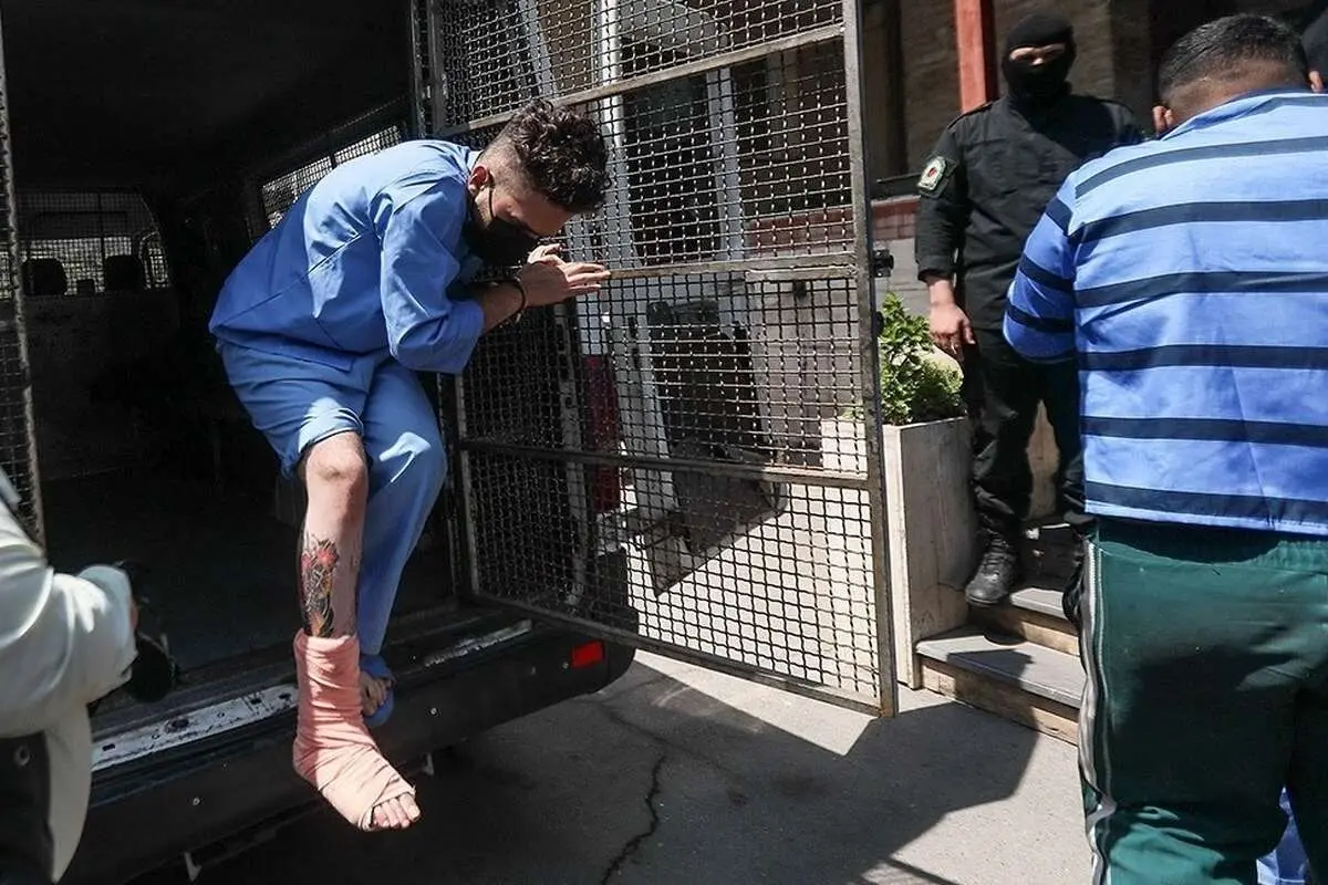 تصاویر؛ پایان قدرت‌نمایی با زانوهای گلوله‌خورده؛ ۶ اوباش در تهران دستگیر شدند