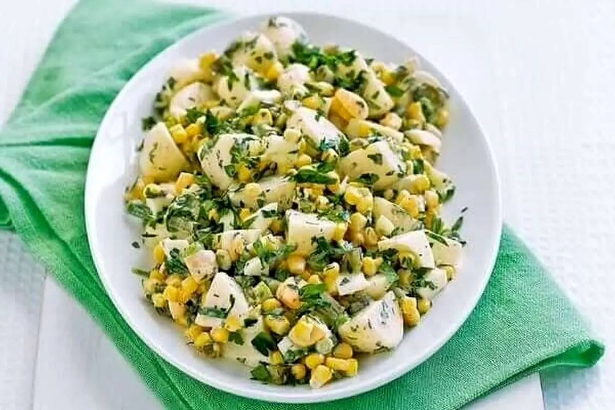 طرز تهیه سالاد سیب زمینی و ذرت با شوید