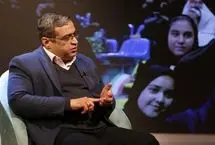 ببینید؛ دکتر عزیزی: هر کسی موسیقی کره‌ای گوش می‌دهد منحرف نیست