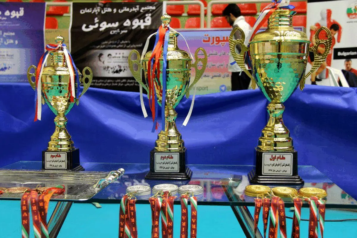 تصویر؛ جام قهرمانی کُشتی سر از عتیقه‌فروشی درآورد!